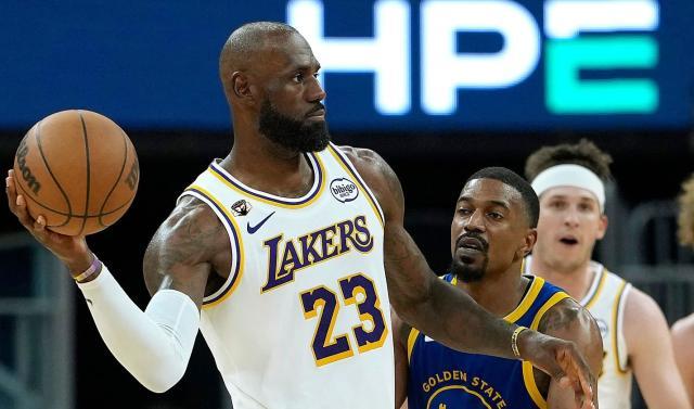 天博体育平台-41岁61天詹姆斯再添新纪录：为东契奇献生日赢球礼